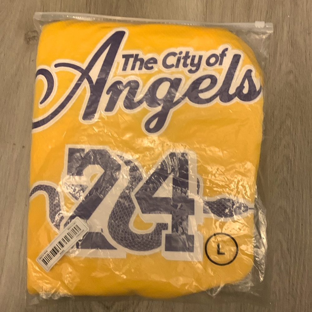 Kobe Bryant jersey size Large